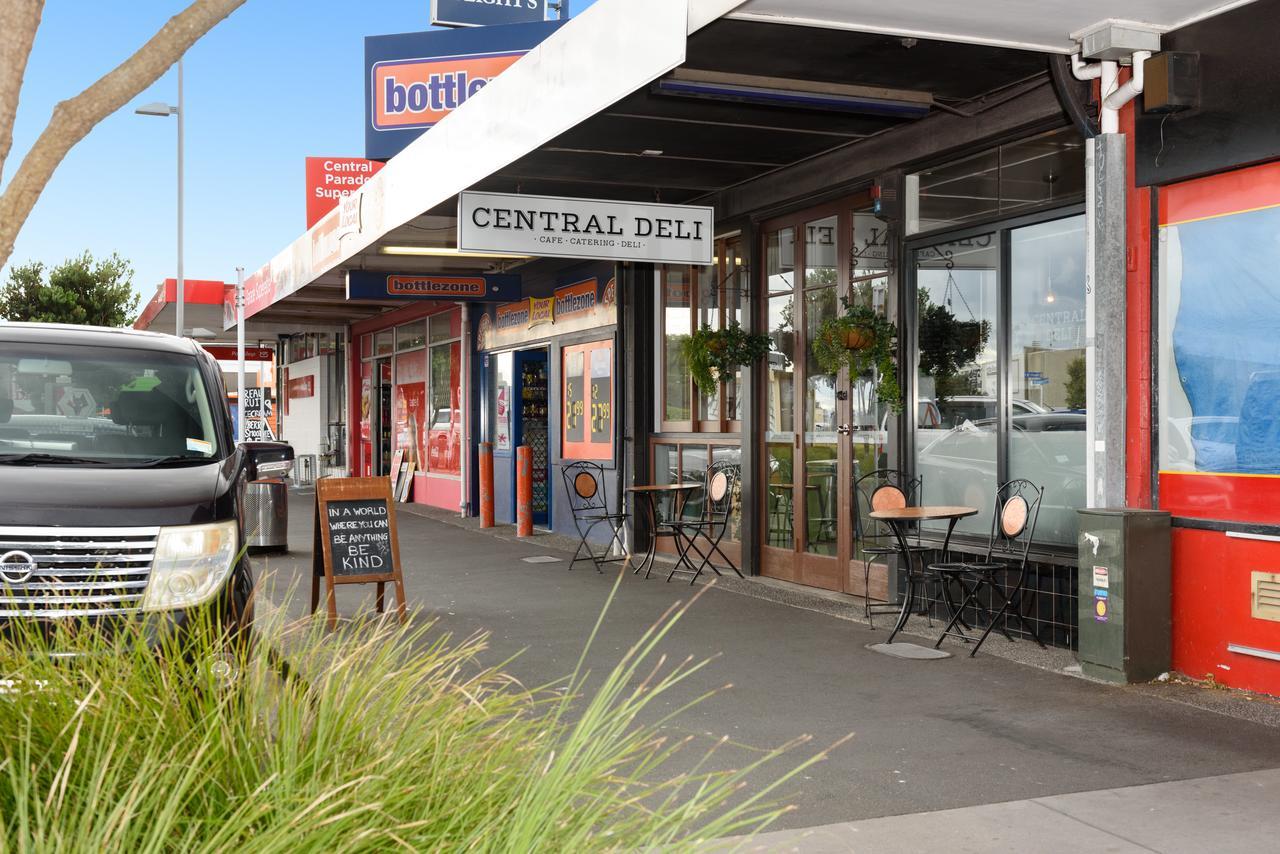 Convenient Family Bach With Easy Access To Blake Park The Beach And Downtown Mount Maunganui Exterior foto