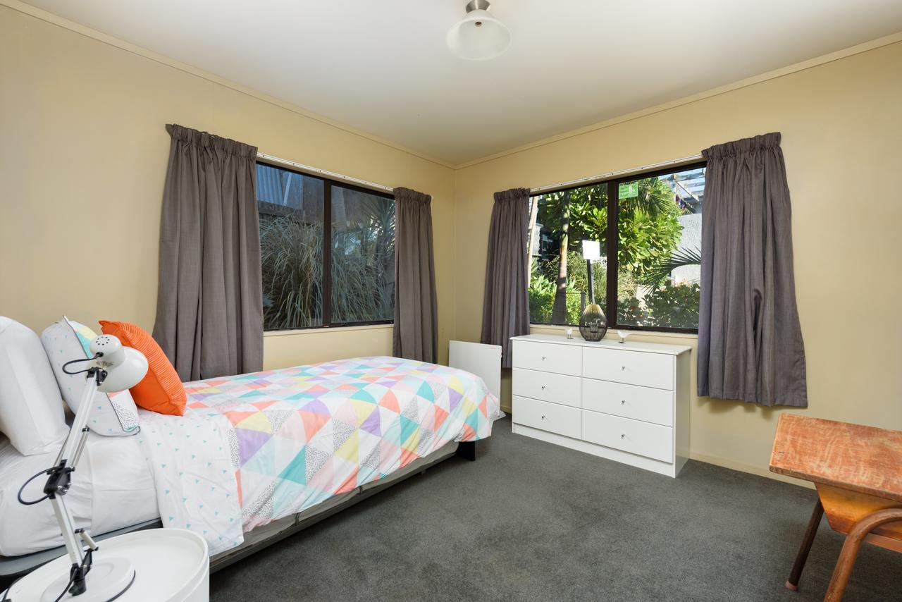 Convenient Family Bach With Easy Access To Blake Park The Beach And Downtown Mount Maunganui Exterior foto