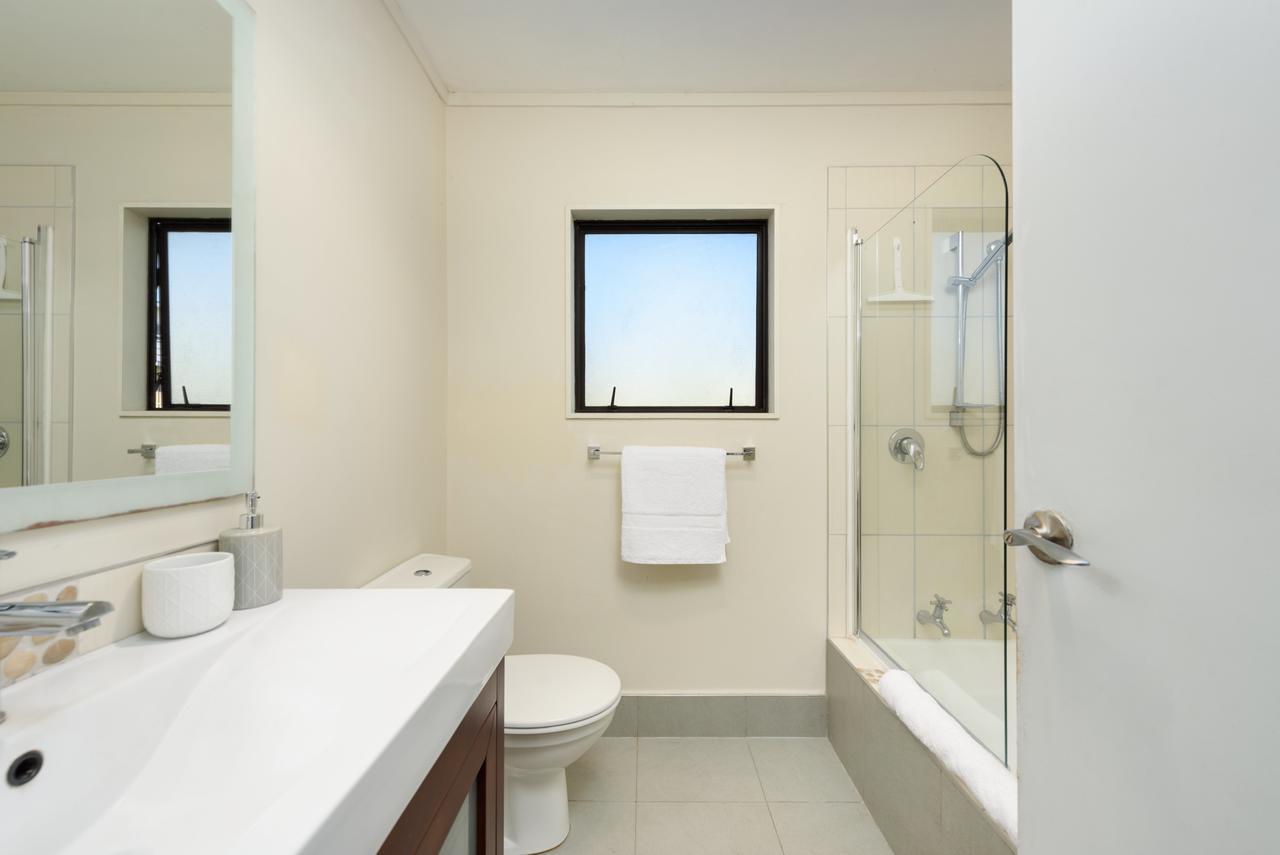 Convenient Family Bach With Easy Access To Blake Park The Beach And Downtown Mount Maunganui Exterior foto